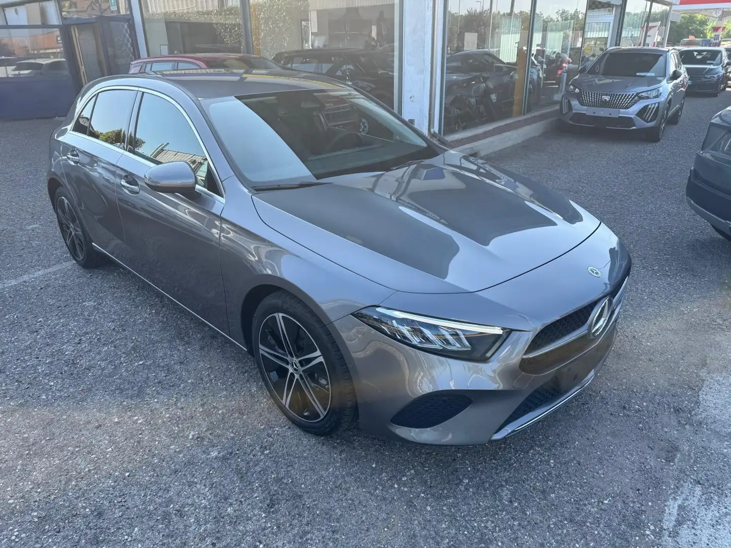 Mercedes-Benz A 180 A 180 d Progressive Advanced auto Gris - 1
