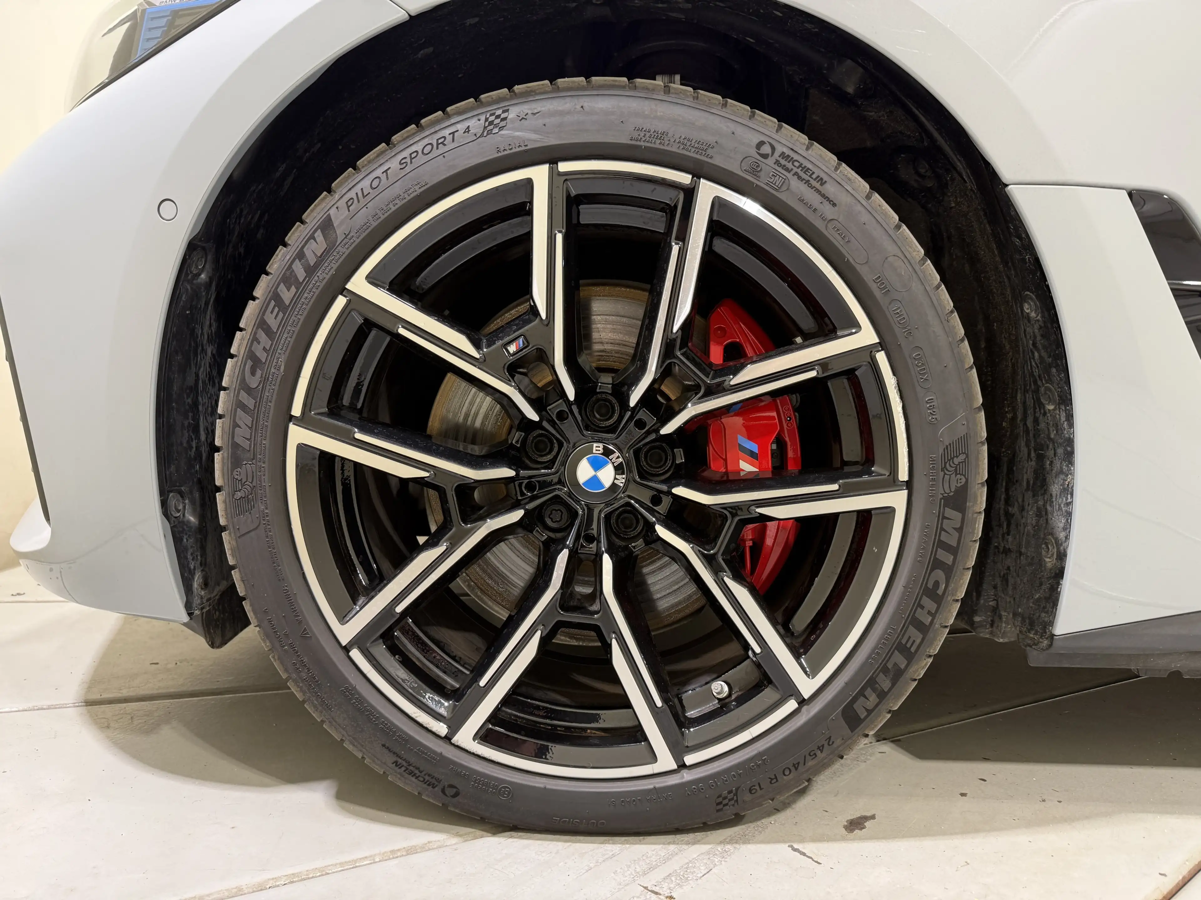 BMW i4 eDrive40 Gran Coupé M Sportpaket Pro ACC 360° — photo 9