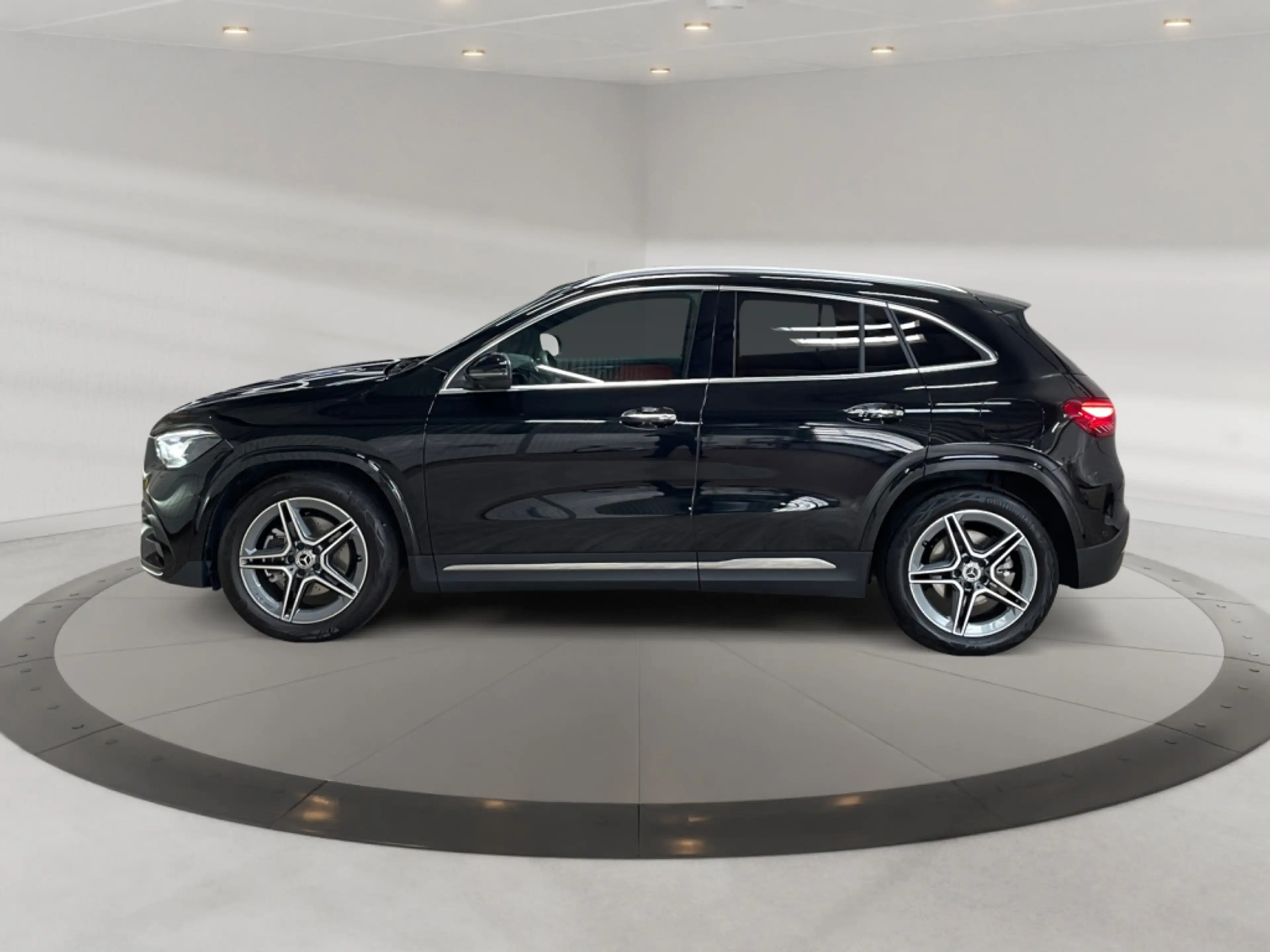 Mercedes-Benz GLA 220 d 4matic AMG AMG+MBUX+MBeam+AHK+HUD+Pano — photo 4