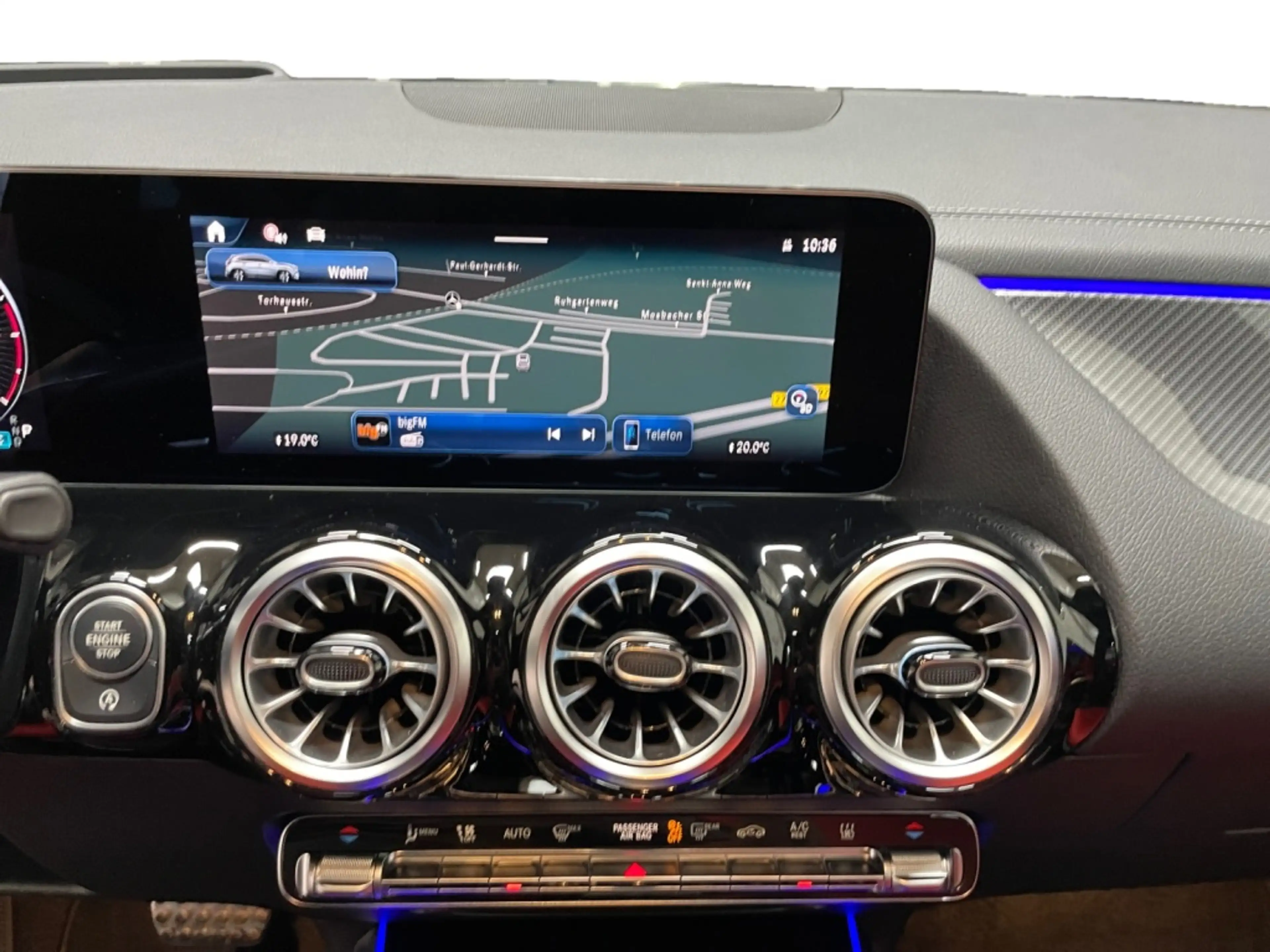 Mercedes-Benz GLA 220 d 4matic AMG AMG+MBUX+MBeam+AHK+HUD+Pano — photo 14