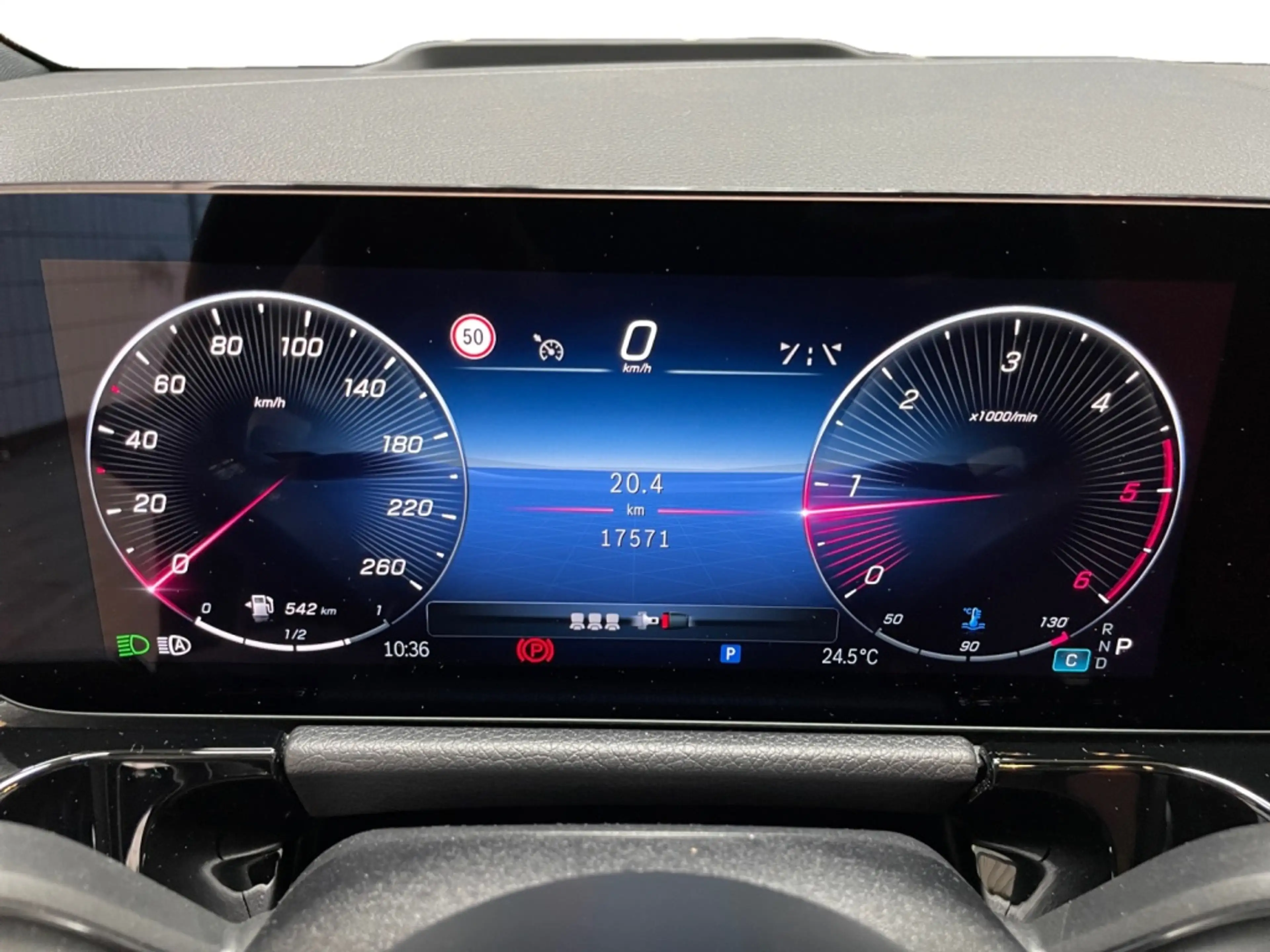 Mercedes-Benz GLA 220 d 4matic AMG AMG+MBUX+MBeam+AHK+HUD+Pano — photo 13