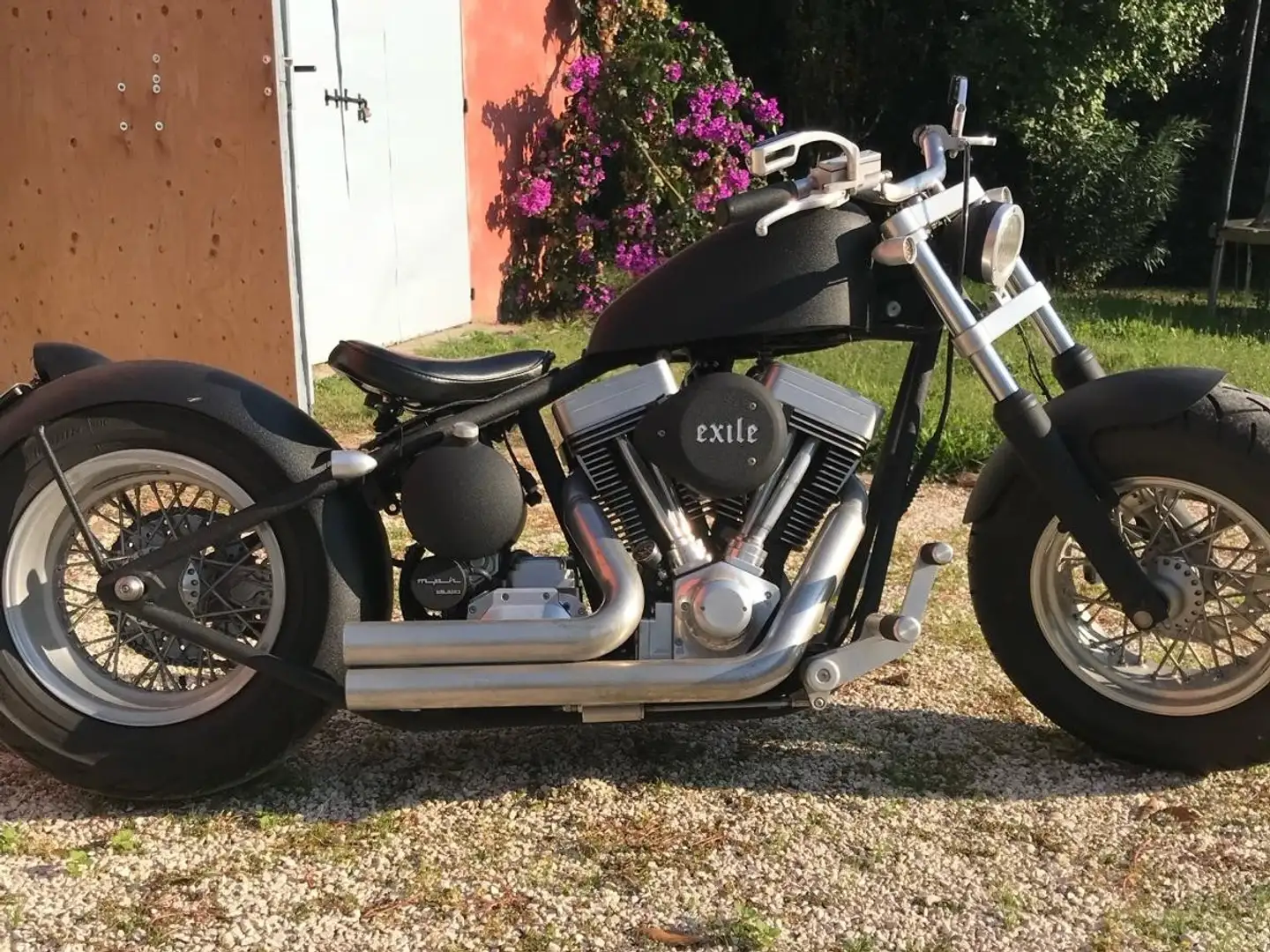 Harley-Davidson Custom Bike Exile Black Bull Nero - 2