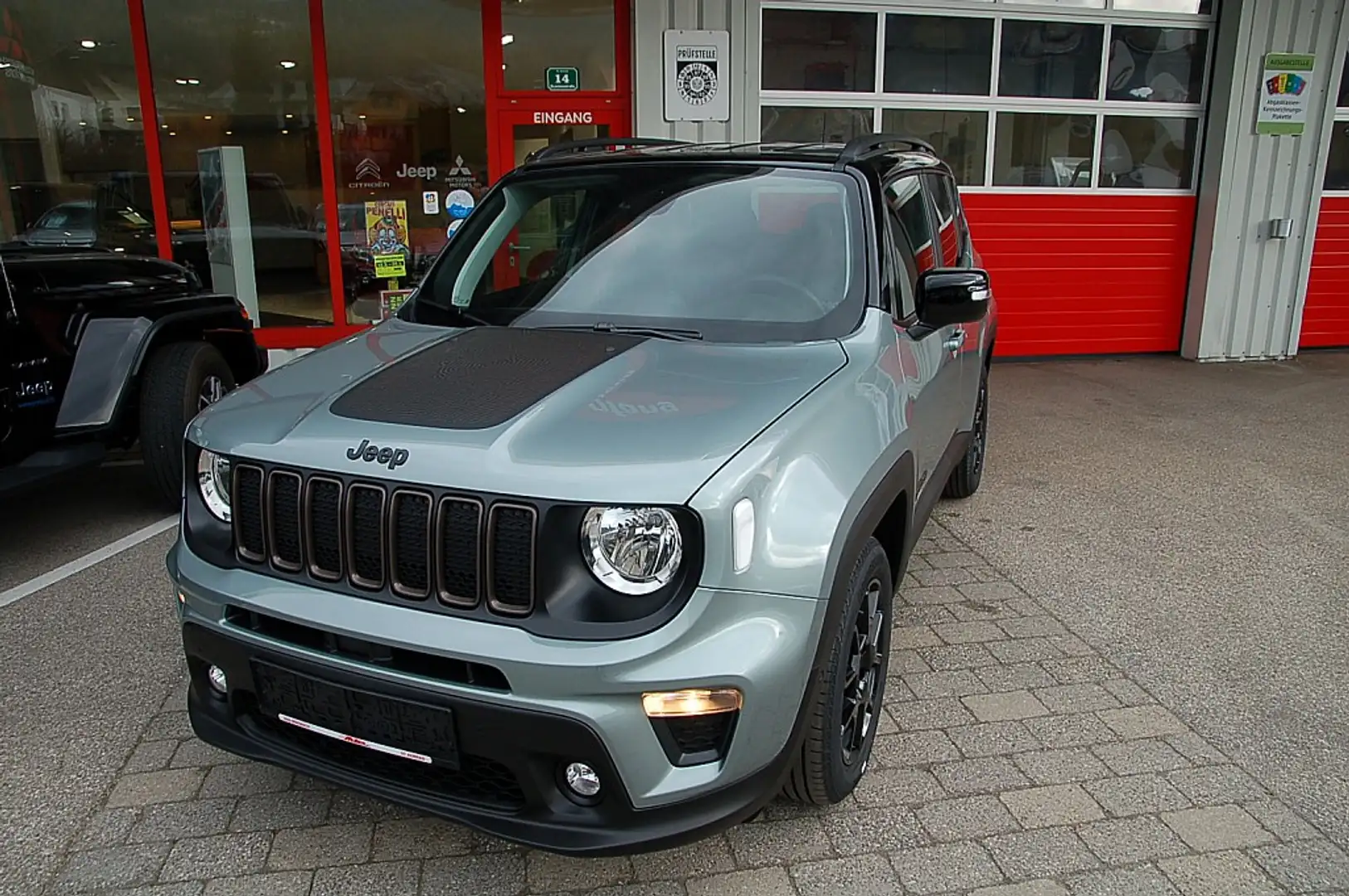 Jeep Renegade E 1,5 T4 DCT7 E-HYBRID UPLAND Silber - 1