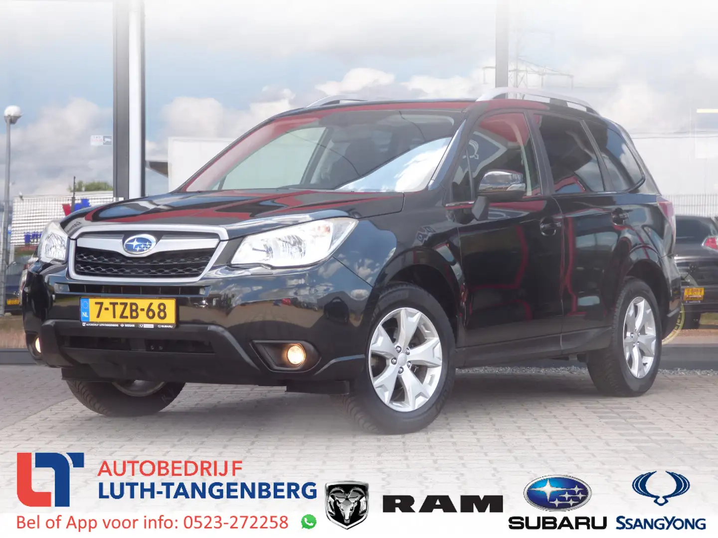Subaru Forester 2.0 AWD Exclusive | Pano | Trekhaak 2000kg | Zwart - 1