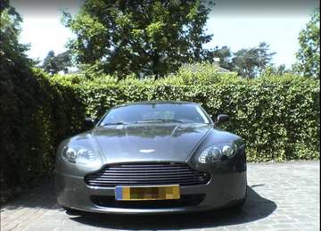 V8 Vantage