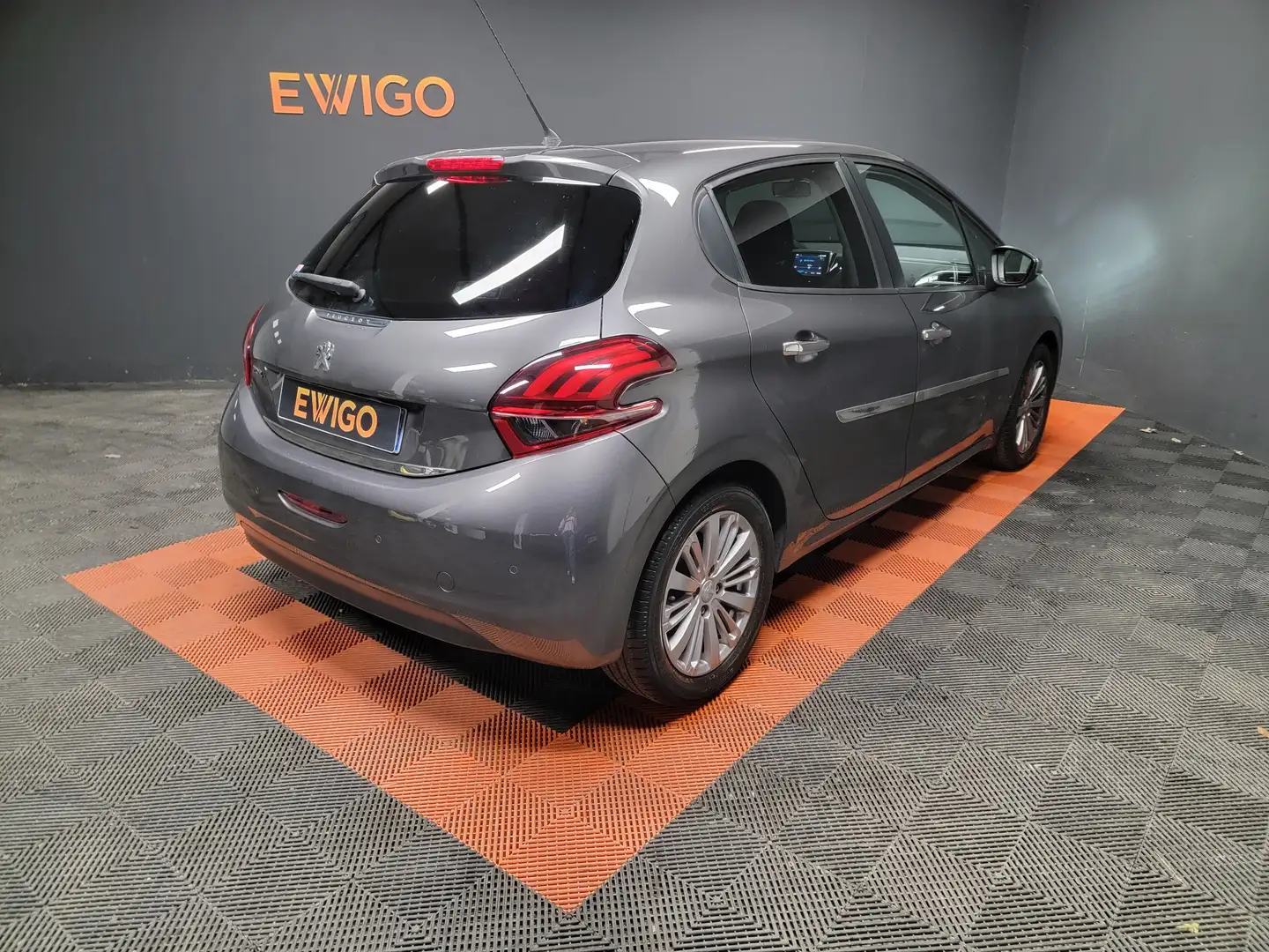 Peugeot 208 1.2 PURETECH 82ch STYLE - 2