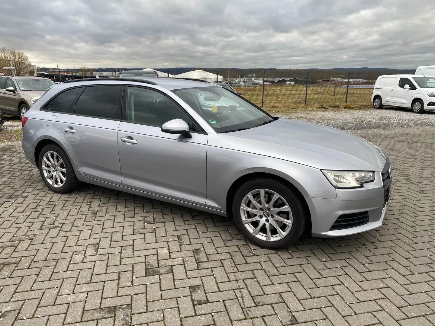 Audi A4 basis. Automatik. Xenon. Navi.Climatronic Gris - 1