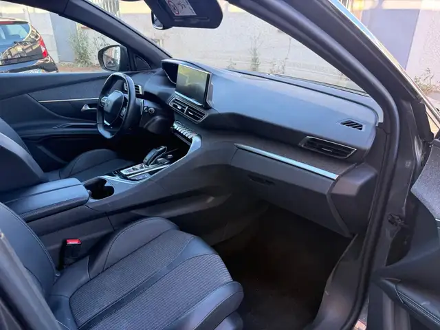 Peugeot 3008 view 11