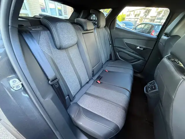 Peugeot 3008 view 13