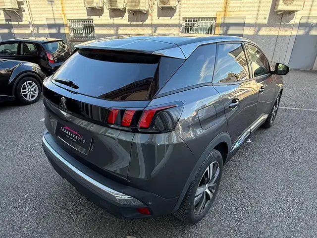 Peugeot 3008 view 5