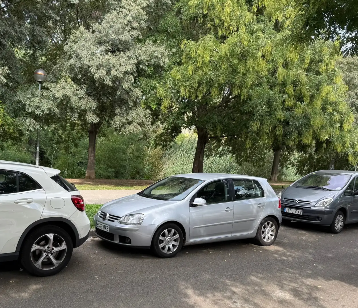 Volkswagen Golf 1.6 FSI Sportline - 1