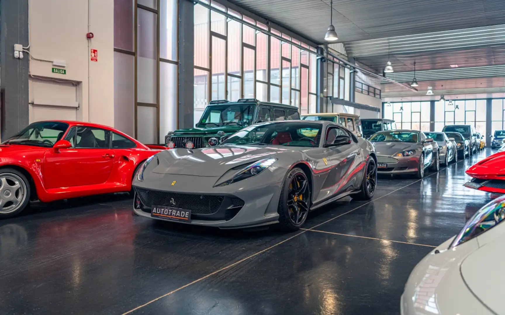 Ferrari 812 Superfast Gris - 1
