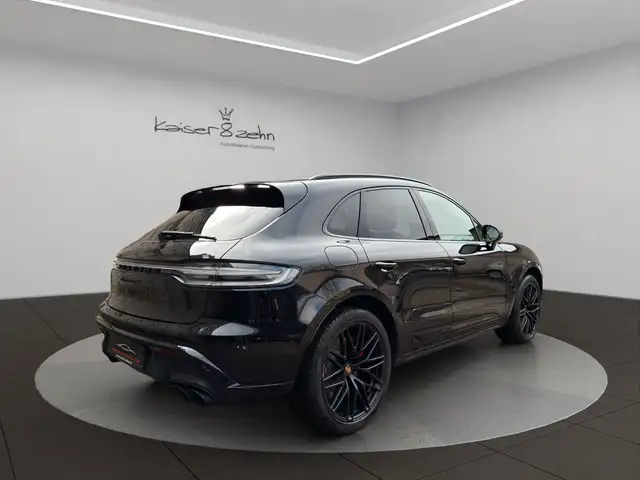 Porsche Macan view 8