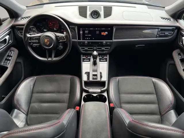Porsche Macan view 11