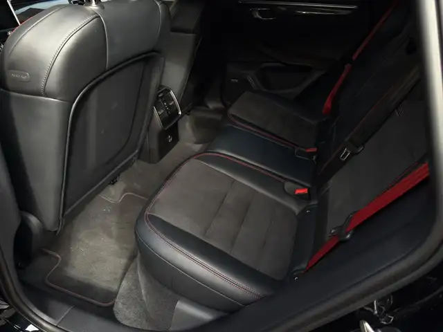 Porsche Macan view 14
