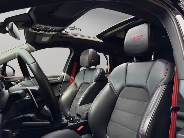 Porsche Macan view 13