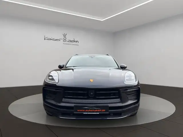 Porsche Macan view 4