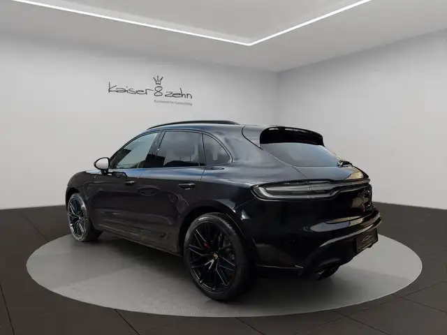 Porsche Macan view 6