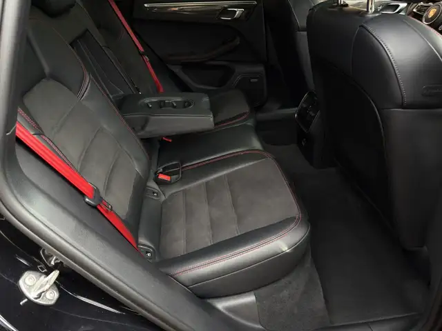 Porsche Macan view 15