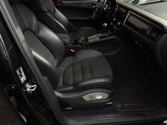 Porsche Macan view 12
