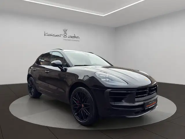Porsche Macan view 3