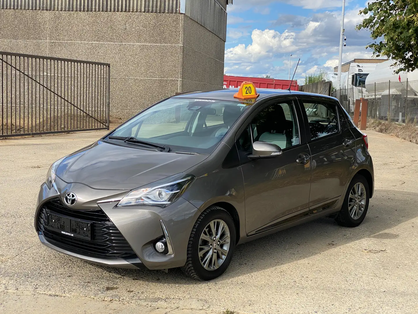 Toyota Yaris Yaris 1.0i VVT-i Comfort Grijs - 1