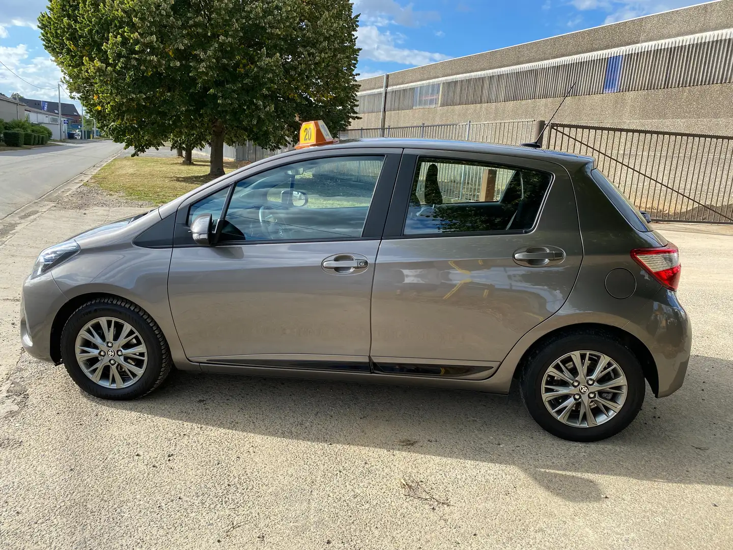 Toyota Yaris Yaris 1.0i VVT-i Comfort Grijs - 2