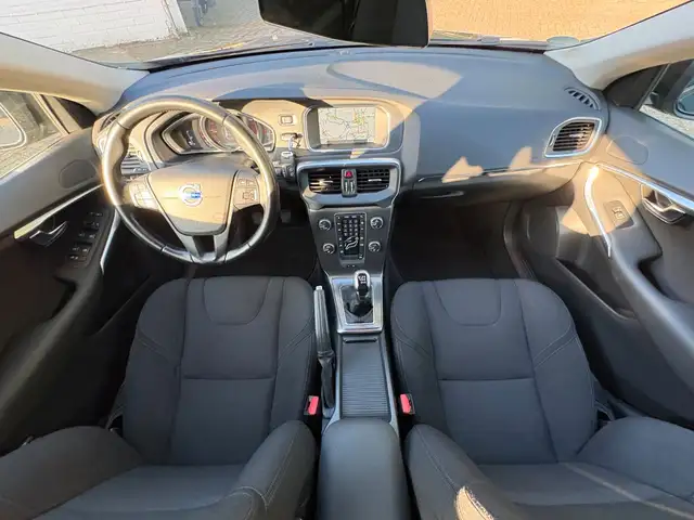 Volvo V40 view 8