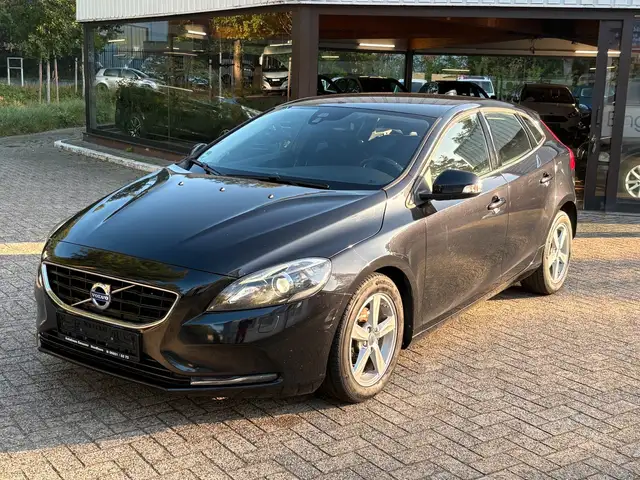Volvo V40 view 2