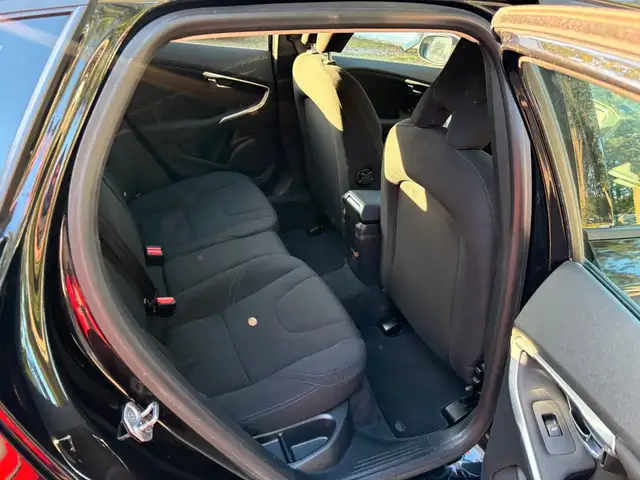 Volvo V40 view 12