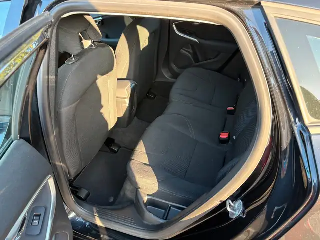 Volvo V40 view 11