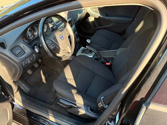 Volvo V40 view 9