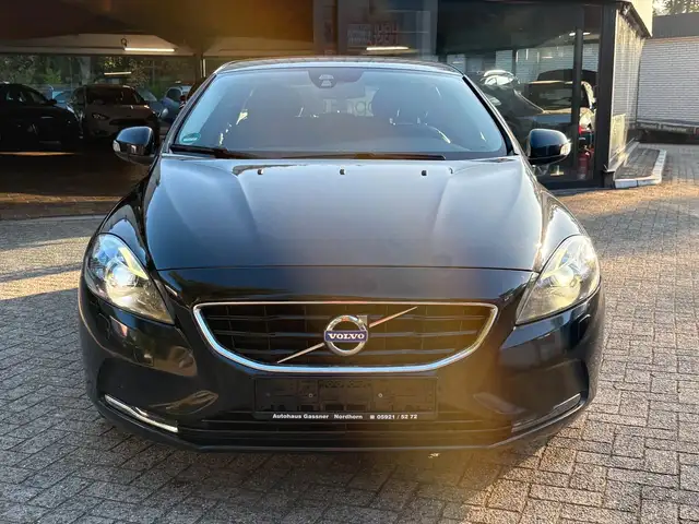 Volvo V40 view 3