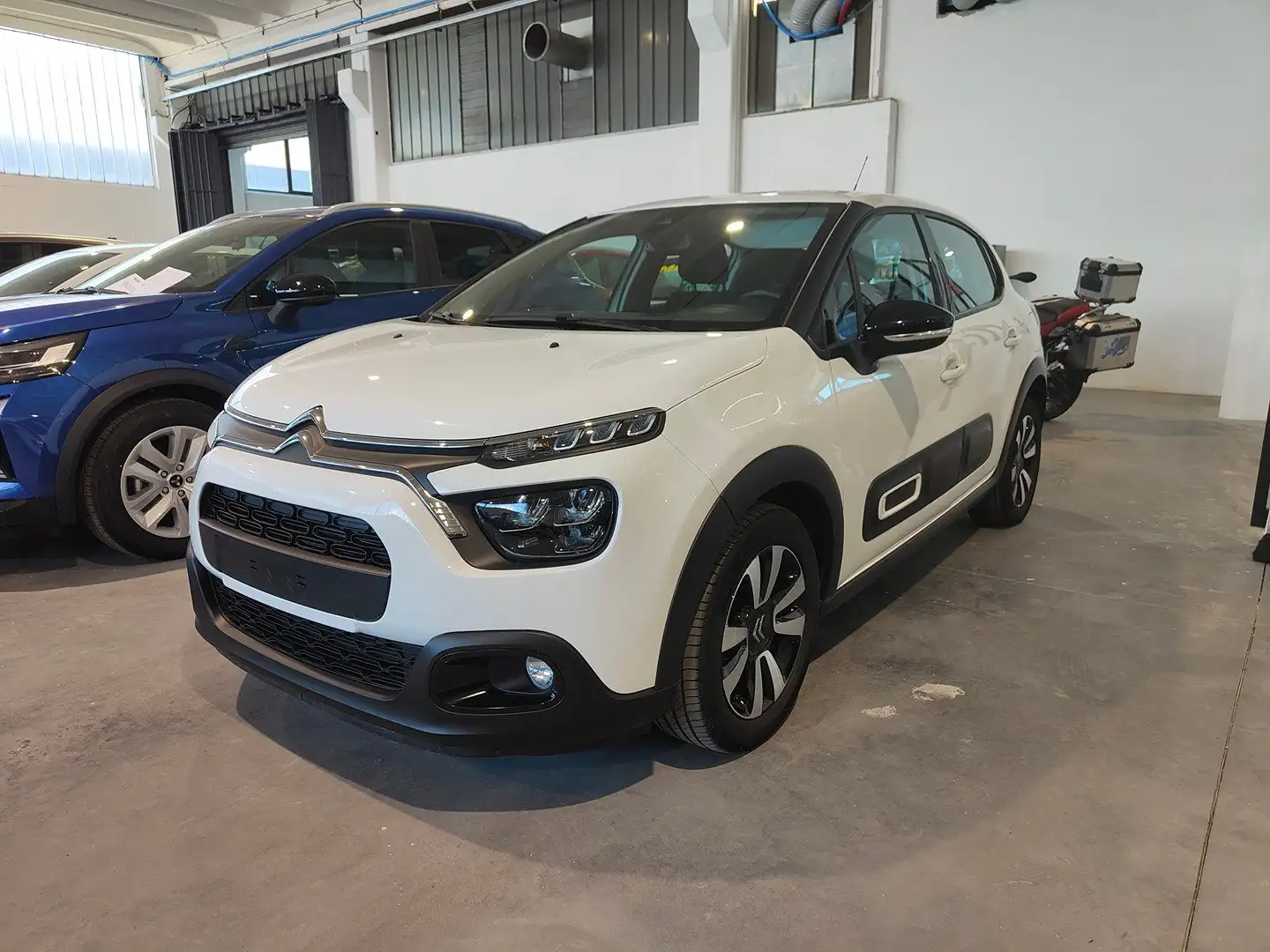 Citroen C3 PureTech 110cv  EAT6 Shine Weiß - 1