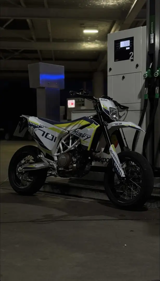 Husqvarna 701 Supermoto Blanco - 1