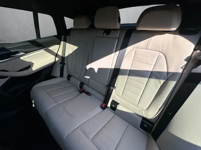 BMW X4 view 14