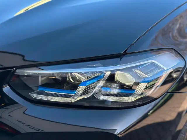 BMW X4 view 9
