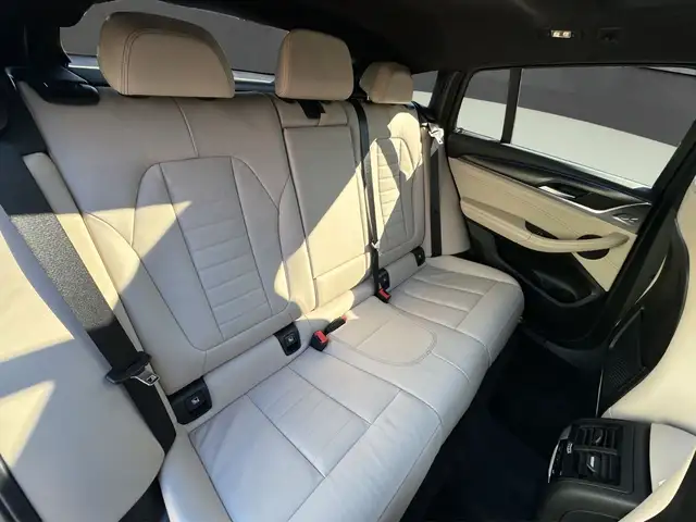 BMW X4 view 13
