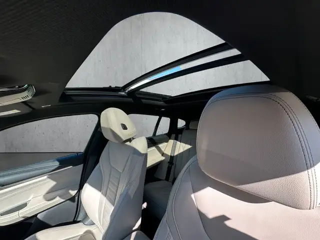 BMW X4 view 11
