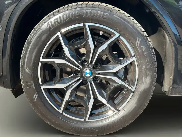 BMW X4 view 10