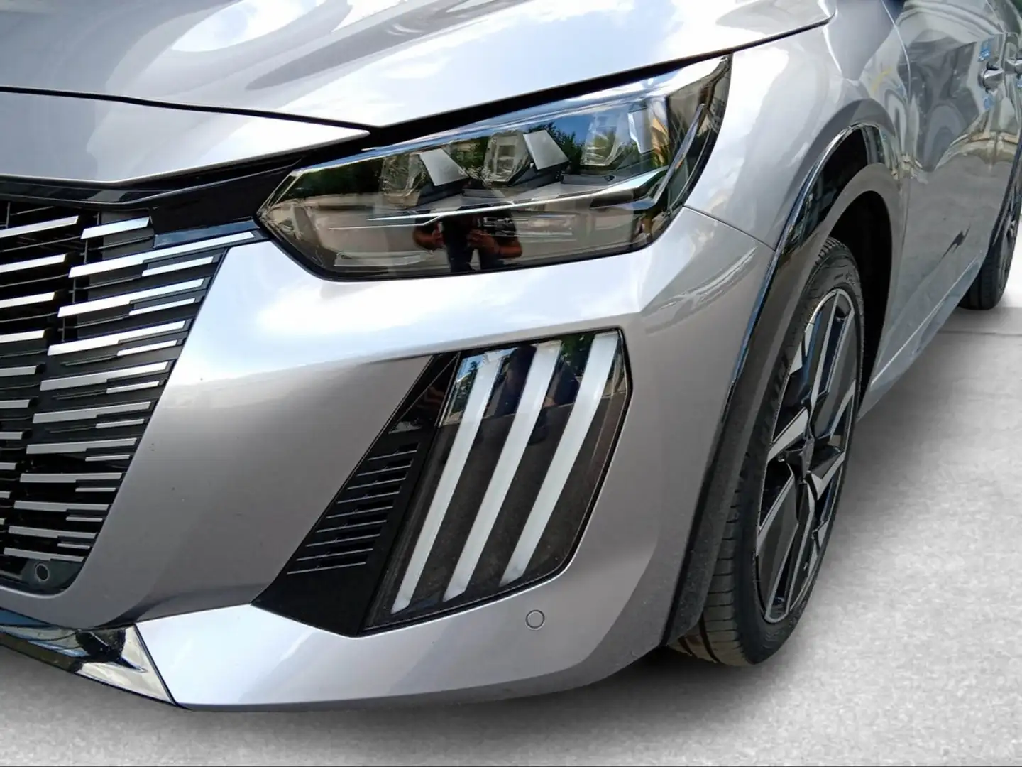 Peugeot 208 1.2 PureTech GT Grijs - 2