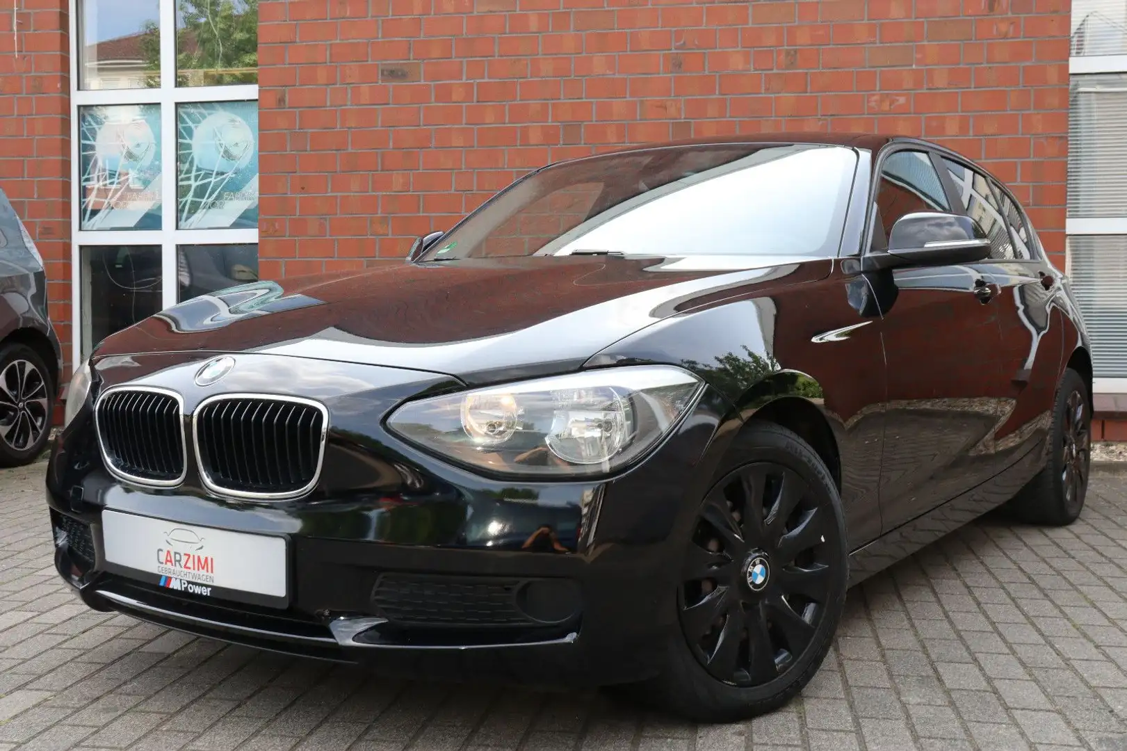 BMW 114 i Lim. Sitzheizung PDC Bluetooth Černá - 1