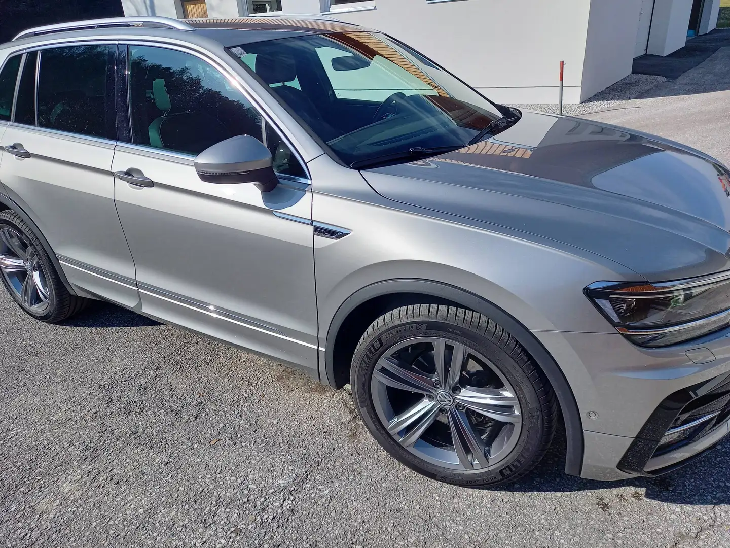 Volkswagen Tiguan Tiguan 2,0 TDI SCR Highline DSG Highline Silber - 1
