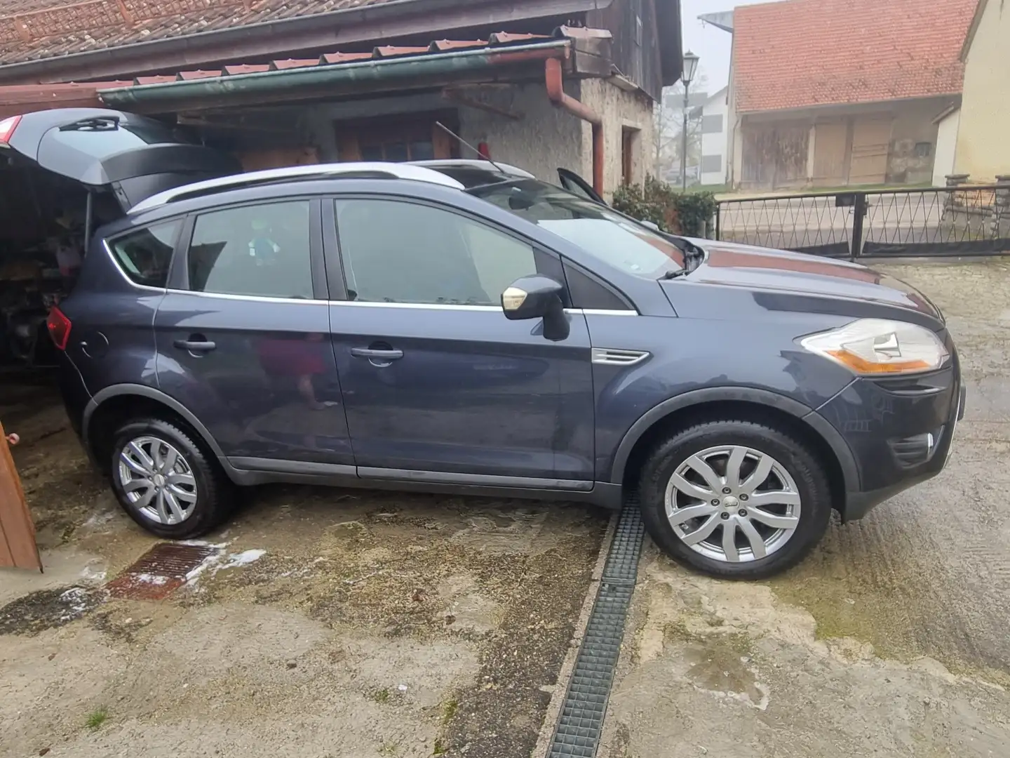 Ford Kuga 2.5 4x4 Trend - 1