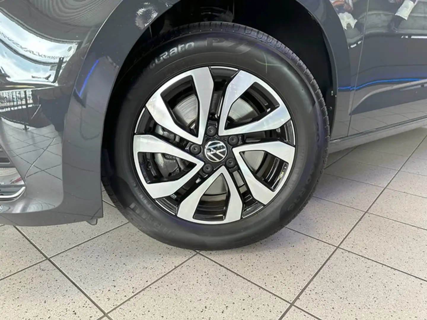 Volkswagen Touran 2.0 TDI DSG Active KAMERA+AHK+LED+ACC+DCC Grau - 2
