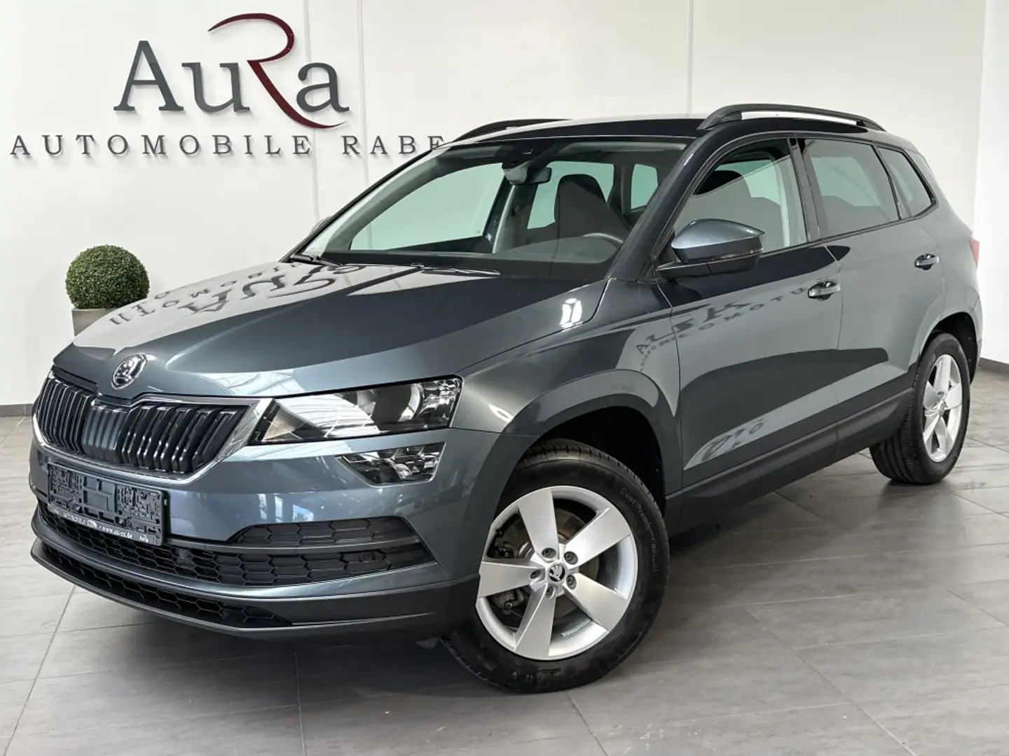 Skoda Karoq 2.0 TDI 4x4 DSG Ambition NAV+AHK+VCOCKPIT Grau - 2