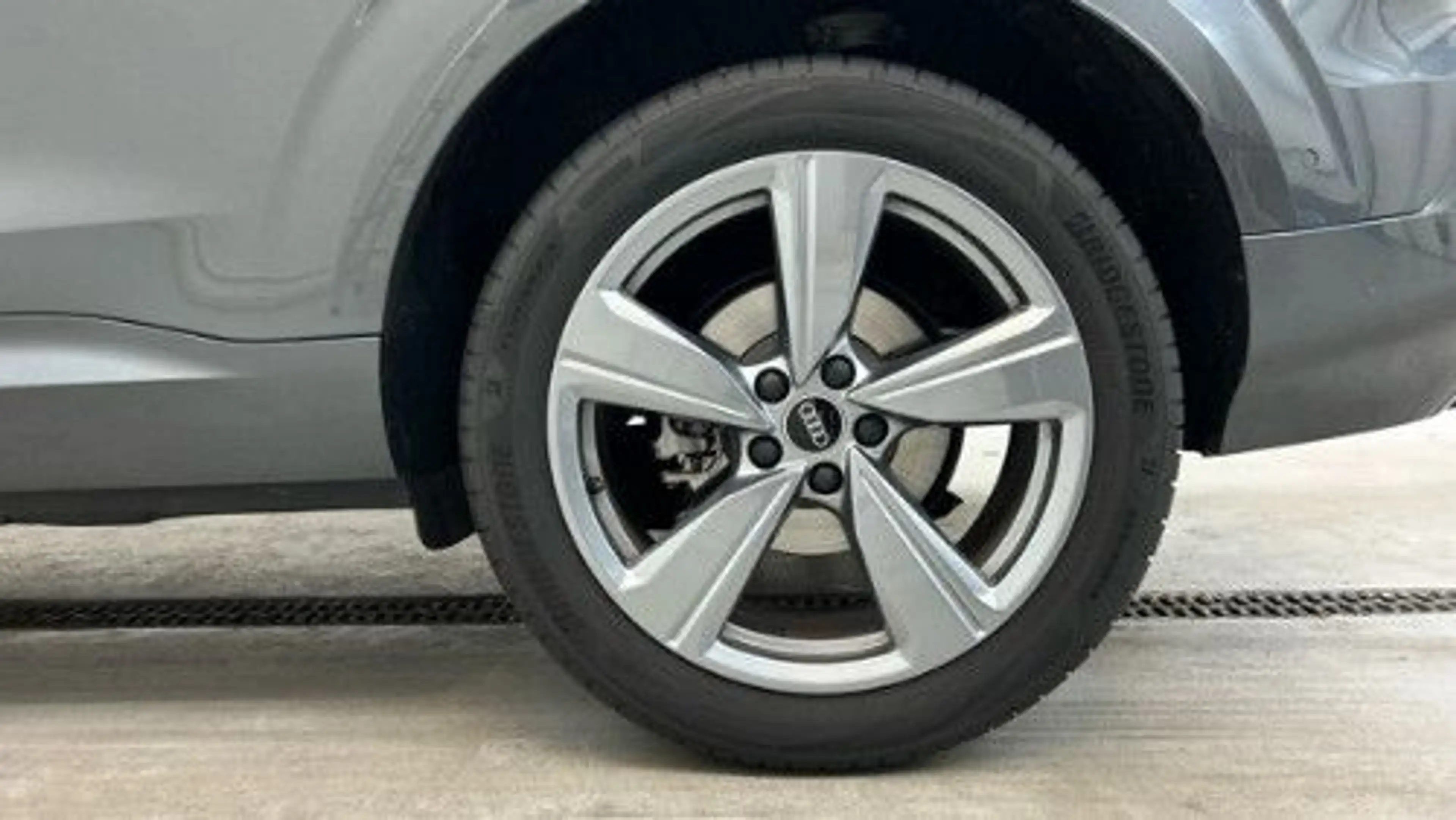 Audi Q3 SPORTBACK S LINE 35TFSI PANO KAMERA — photo 4