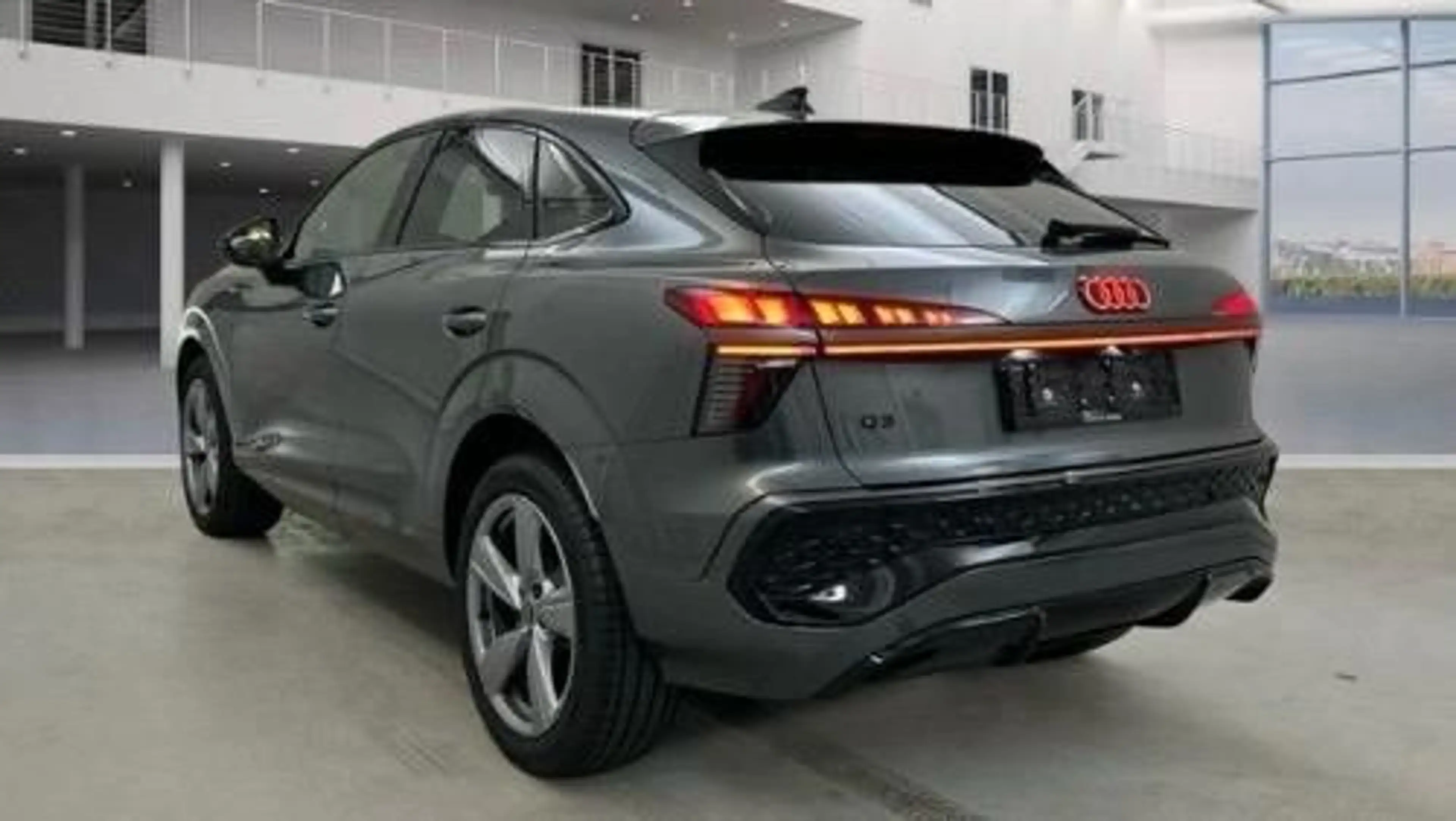 Audi Q3 SPORTBACK S LINE 35TFSI PANO KAMERA — photo 3