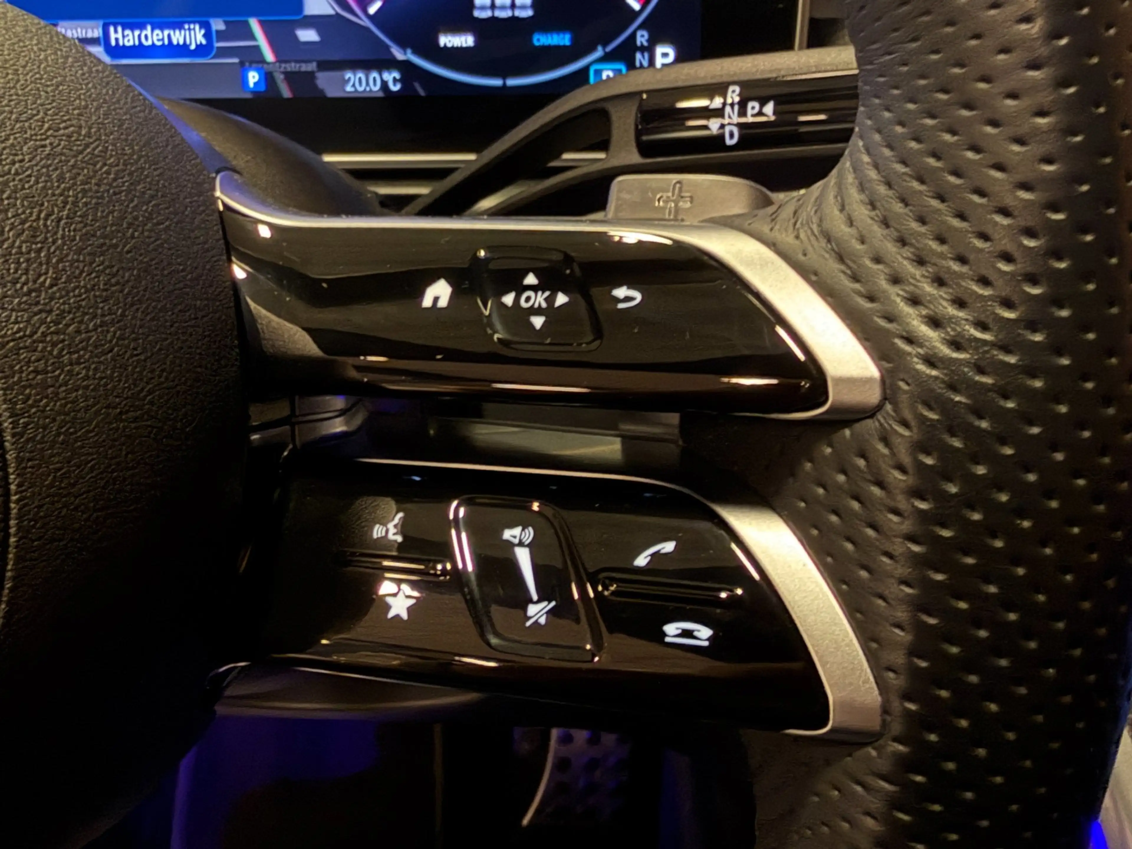 Mercedes-Benz C 180 AMG Line Aut Panodak 360 Camera Leer — photo 23