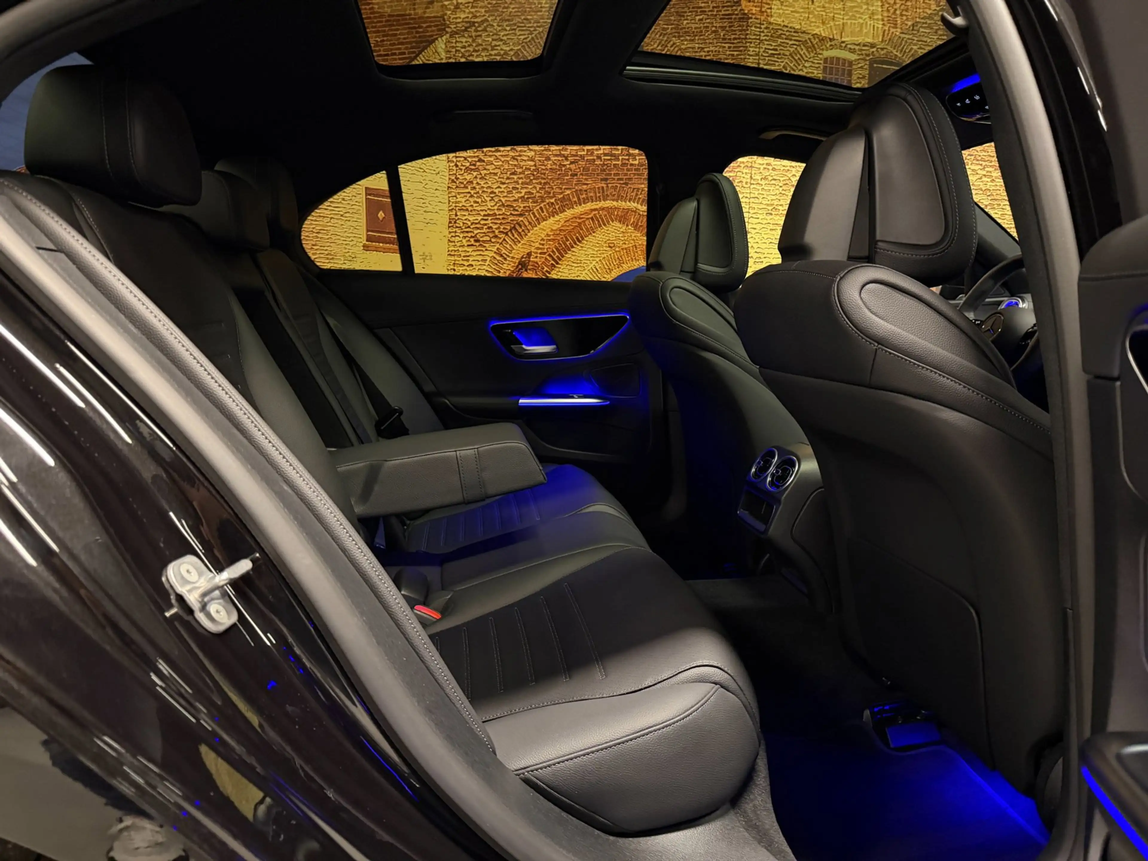 Mercedes-Benz C 180 AMG Line Aut Panodak 360 Camera Leer — photo 17